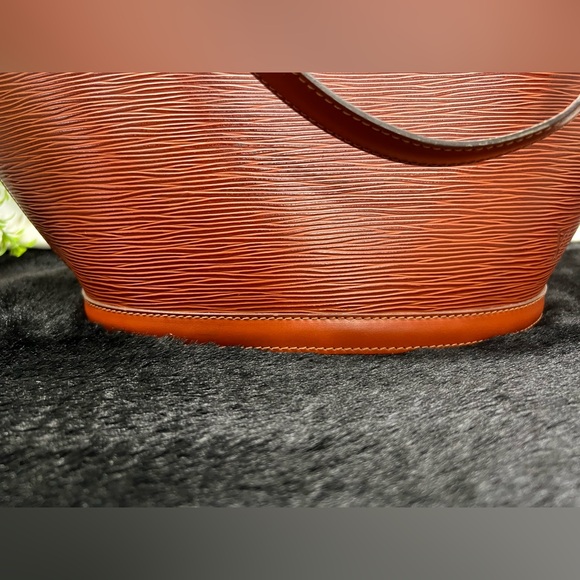 Louis Vuitton
Epi Leather Saint Jacques GM Vintage  SOLD - Picture 8 of 15